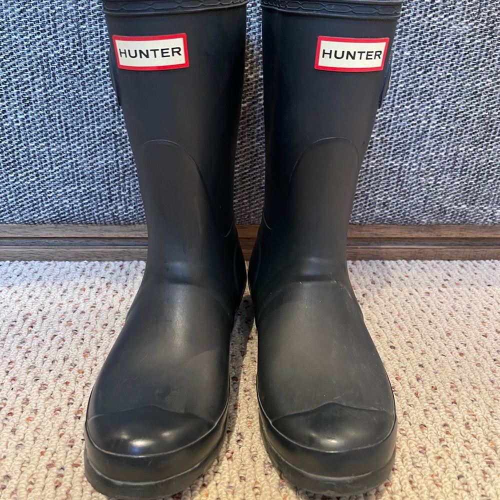 Womens HUNTER rain boot navy US 7 EUR 38 short